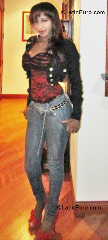 Date this voluptuous Colombia girl Anyely from Bogota CO7339