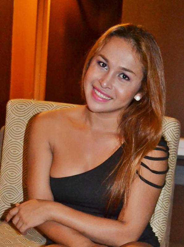 Date this exotic Philippines girl Karolina from Cebu City PH419