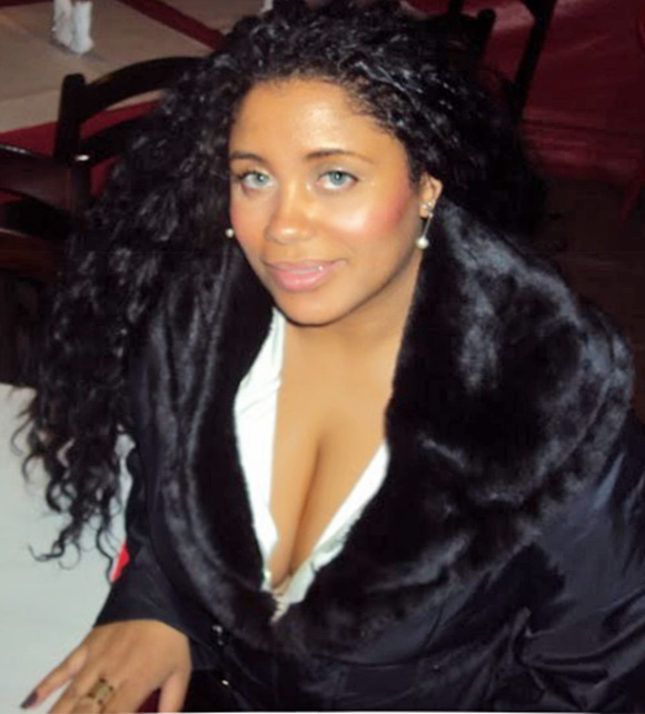 Date this happy Brazil girl Marta from Rio De Janeiro BR5762