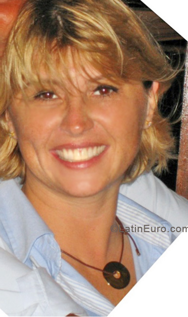 Date this good-looking Brazil girl Gesilaine from Curitiba BR5785