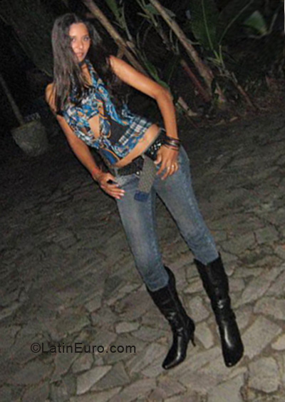 Date this hard body Brazil girl Paula from Porto Seguro BR5800