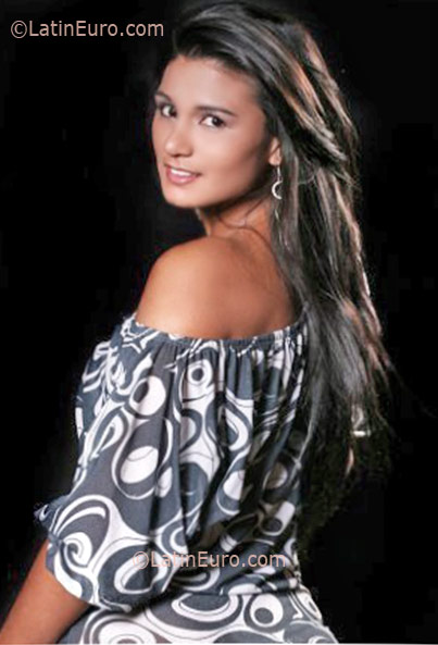 Date this good-looking Colombia girl Katherine from Bogota CO7514