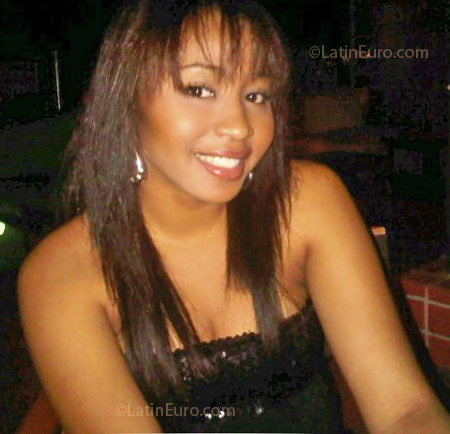 Date this pretty Colombia girl Lucy from Medellin CO7536