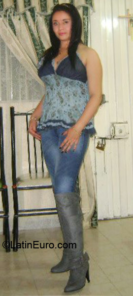 Date this good-looking Colombia girl Luz Mary from Bogota CO7673