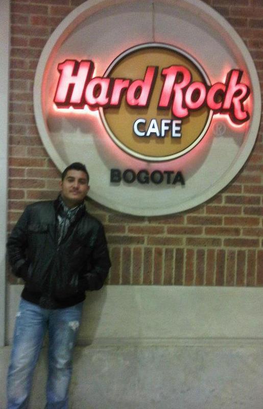 Date this hard body Colombia man Rafael david from Paris CO7897