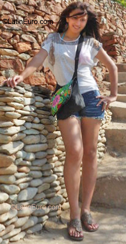 Date this delightful Colombia girl Auryhelen from Santa Marta CO7910