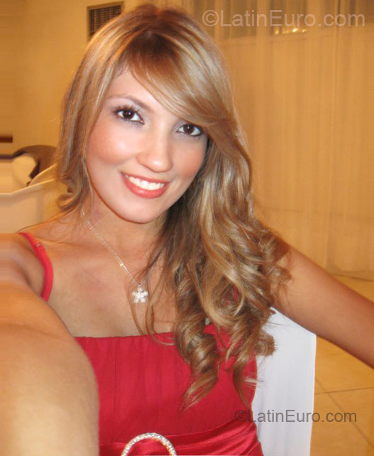 Date this sultry Colombia girl Munequita from Medellin CO8210