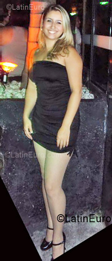 Date this stunning Brazil girl Thais from Sao Paulo BR6004