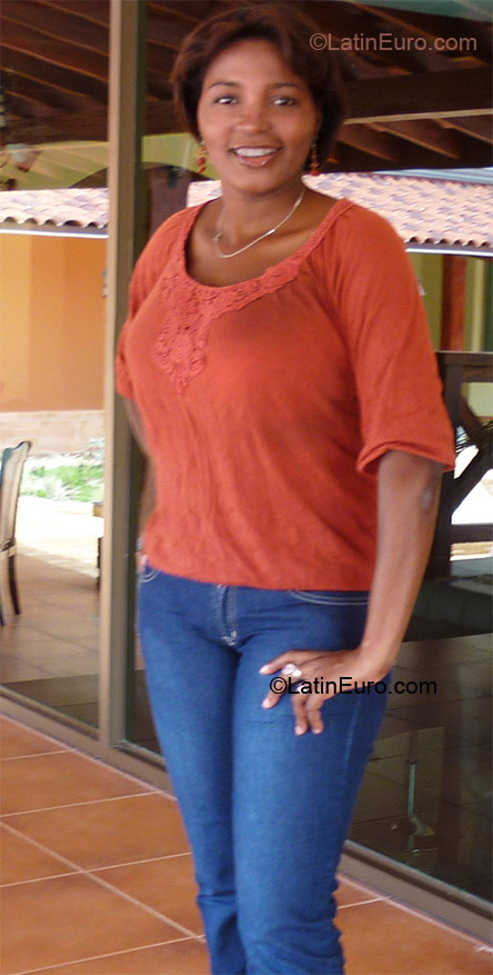 Date this voluptuous Panama girl Luz from Panama City PA145