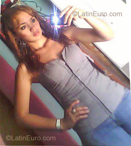 Date this pretty Honduras girl Nancy from Tegucigalpa HN405