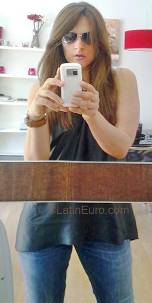 Date this good-looking Spain girl Carola from Barcelona ES204