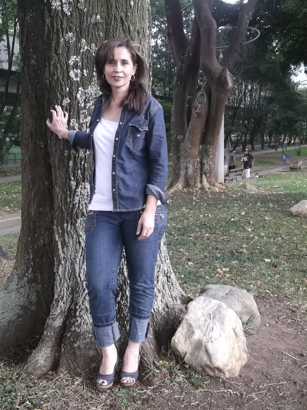 Date this nice looking Colombia girl Enciendeunaluz from Medellin CO8030