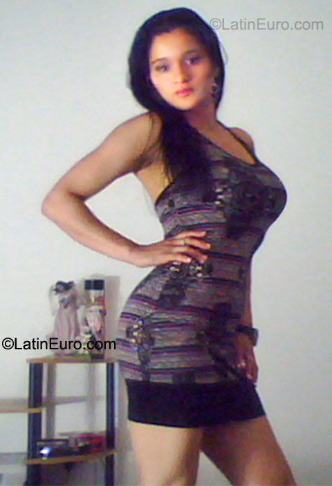 Date this lovely Colombia girl Xiomara from Medellin CO8042
