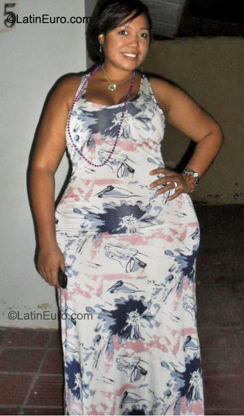 Date this sensual Colombia girl Caterine from Cartagena CO10302