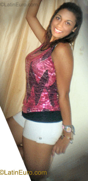 Date this georgeous Colombia girl Rossy from Barranquilla CO8143