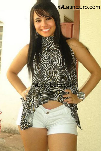 Date this good-looking Colombia girl Natasha from Bucaramanga CO8174