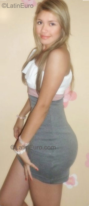 Date this georgeous Colombia girl Eika from Bucaramanga CO8259