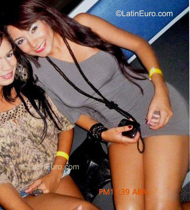 Date this passionate Colombia girl Vanessa from Cartagena CO8281