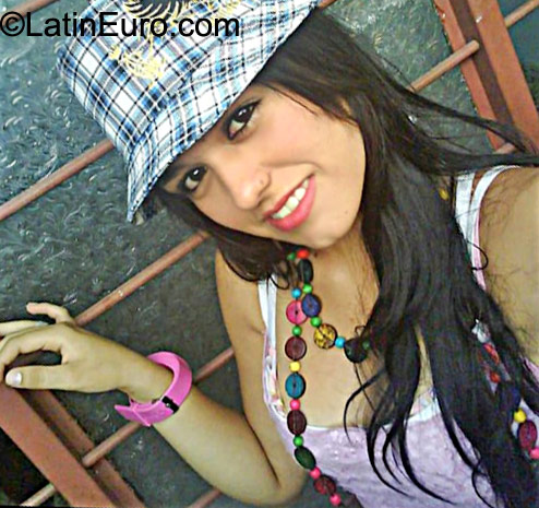 Date this good-looking Colombia girl Jenny from Tulua CO8304