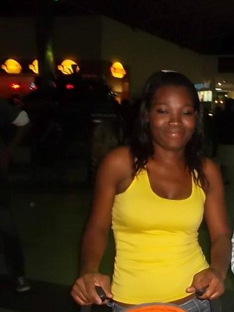 Date this georgeous Colombia girl Yoli1911 from Cali CO8321