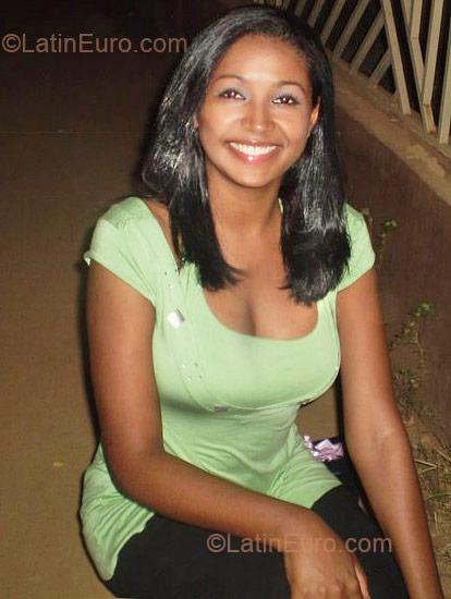 Date this athletic Brazil girl Cristiane from Sao Paulo BR6108