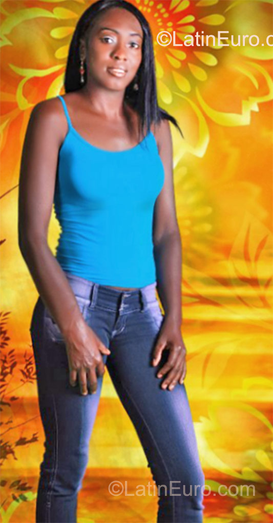 Date this sensual Colombia girl Lorena from Cali CO8339