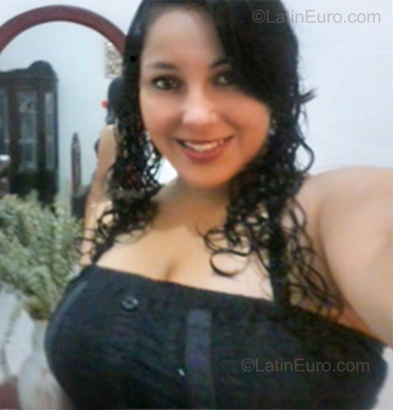 Date this young Colombia girl Nathalie from Bogota CO8353