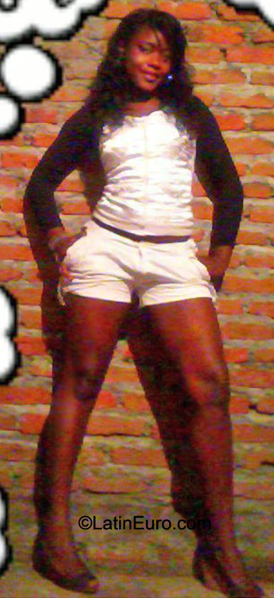 Date this nice looking Colombia girl Karina from Cali CO8371