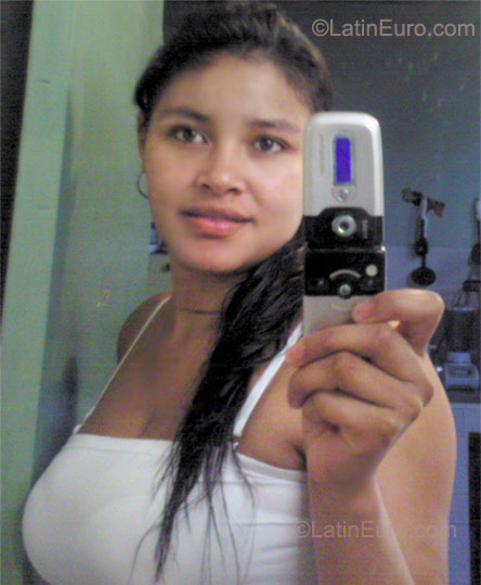 Date this charming Colombia girl Leidy from Manizales CO8383