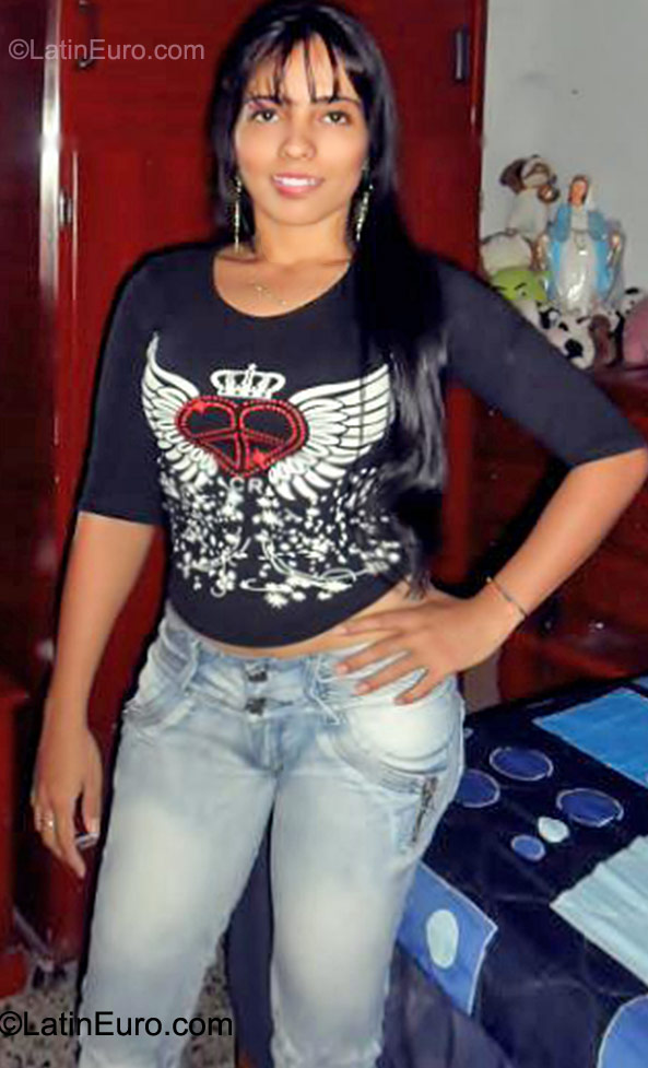 Date this pretty Colombia girl Katerine from Cali CO8389