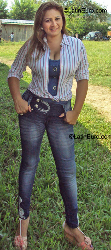 Date this passionate Colombia girl Luz from Medellin CO8398