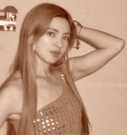 Date this attractive Colombia girl Diana from Santa Rosa De Cabal CO8423