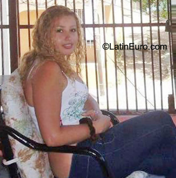 Date this happy Colombia girl Ingridk from Cali CO8433