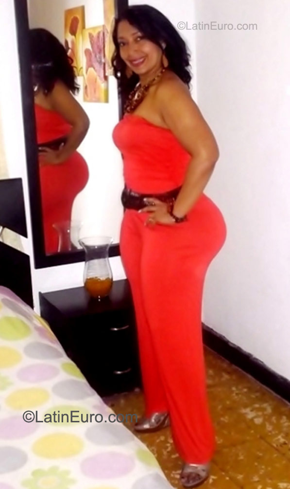 Date this athletic Colombia girl Maria fernanda from Cali CO8500