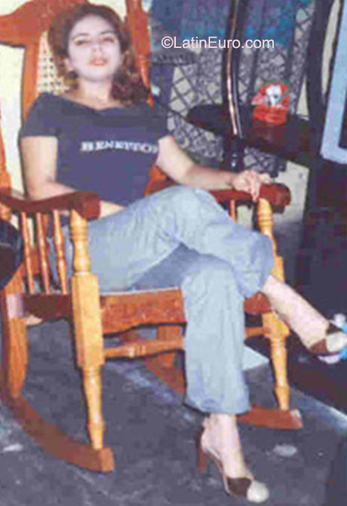 Date this good-looking Honduras girl Lucy from Puerto Cortes HN479