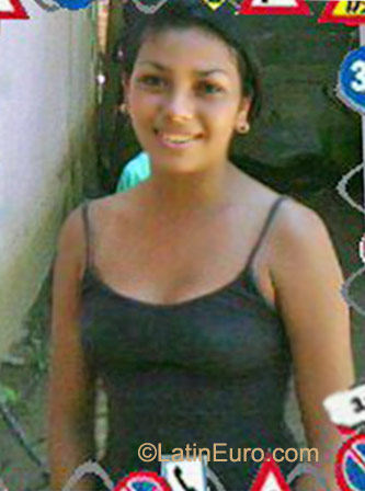 Date this pretty Colombia girl Maria from Pelaya CO11472