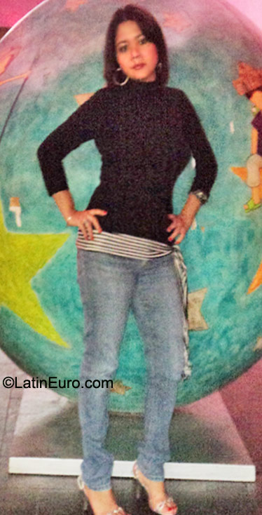 Date this delightful El Salvador girl Mercedes from San Salvador SV25