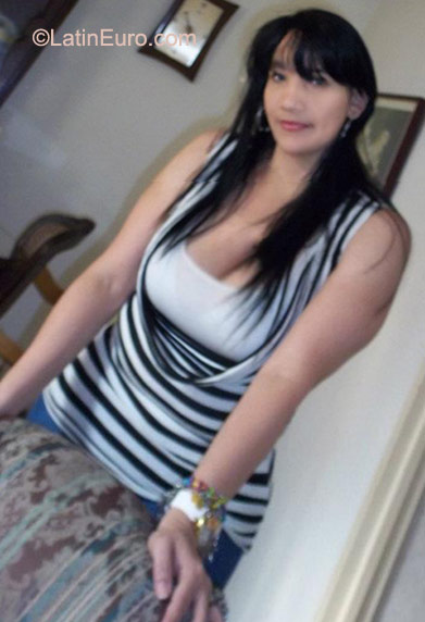 Date this nice looking Colombia girl Olga Lucia from Armenia CO8653