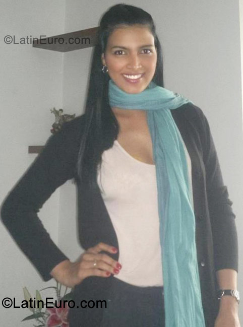 Date this hard body Colombia girl Lina from Cali CO8697