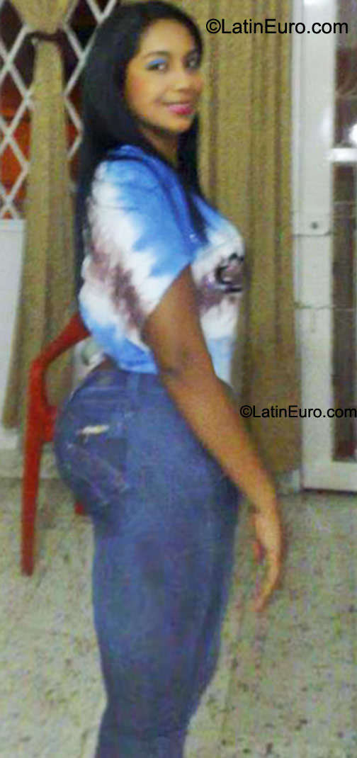 Date this charming Colombia girl Angela from Cali CO8793
