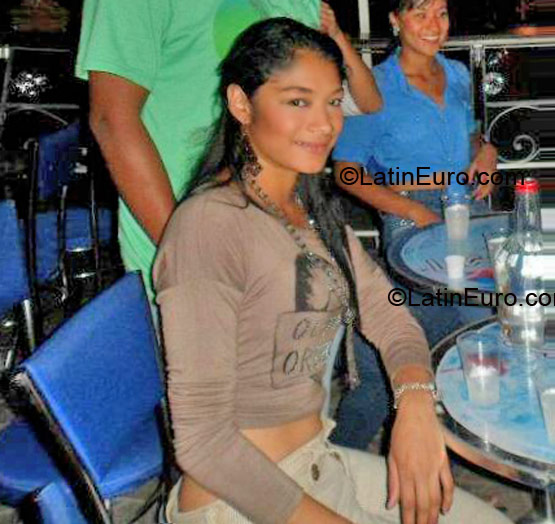 Date this happy Colombia girl Dahia from Cali CO8820