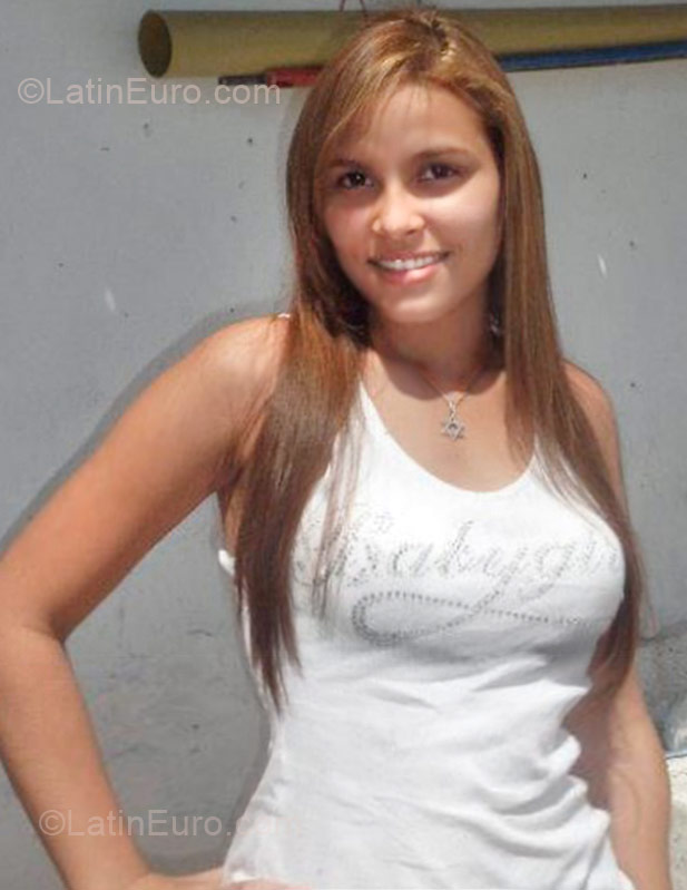 Date this voluptuous Colombia girl Natalia from Barranquilla CO8842