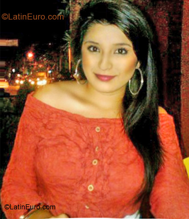 Date this athletic Colombia girl Gabriela from Bucaramanga CO8859