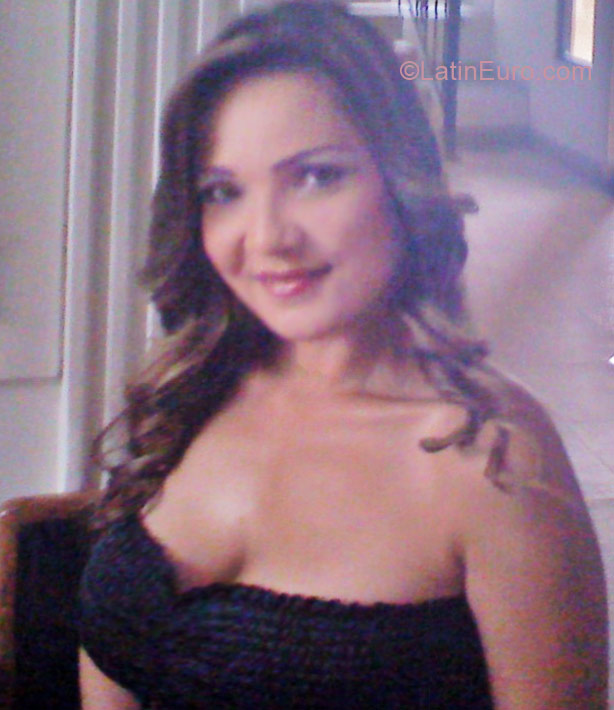 Date this lovely Colombia girl Iris from Cucuta CO8904