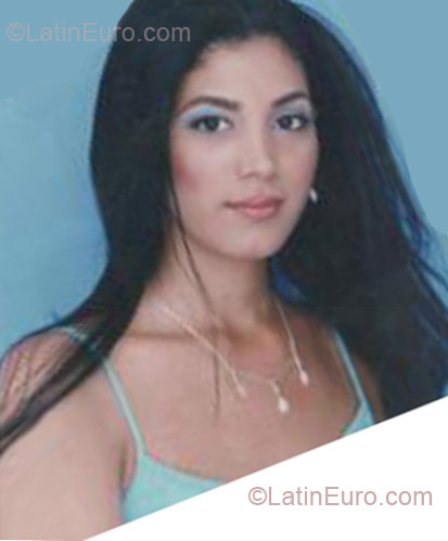 Date this charming Colombia girl Yohana from Cartagena CO8929