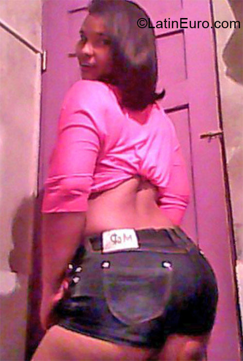 Date this happy Colombia girl Bleidis from Barranquilla CO8939