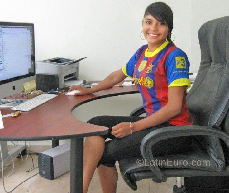 Date this young Honduras girl Angie from San Pedro Sula HN526
