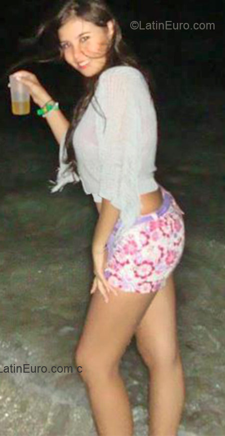 Date this pretty Colombia girl VANESSA from Cali (valle) CO9054