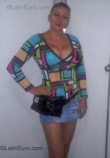 Date this athletic Colombia girl Claudia from Bucaramanga CO9111