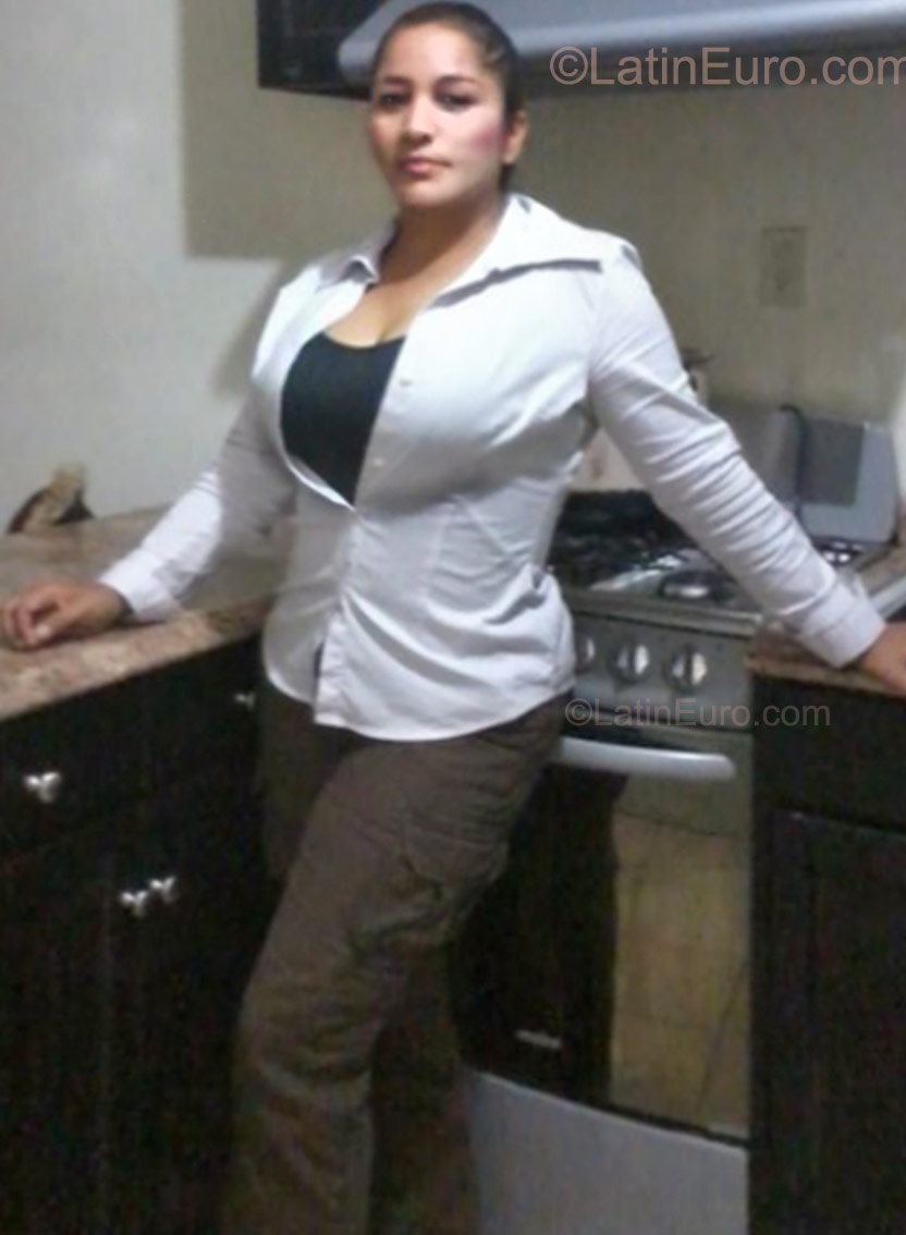 Date this voluptuous Mexico girl Dina from Mexicali MX583